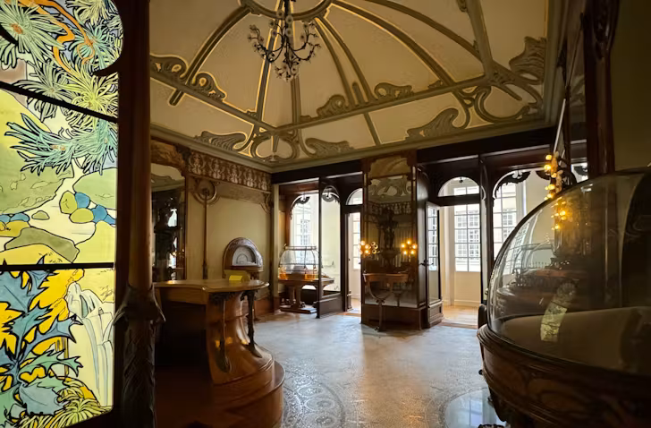 reconstructed jewellery store in musee carnavalet