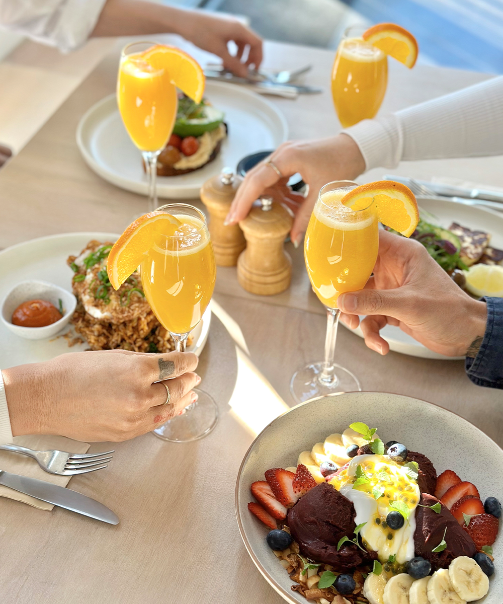 brunch with mimosas
