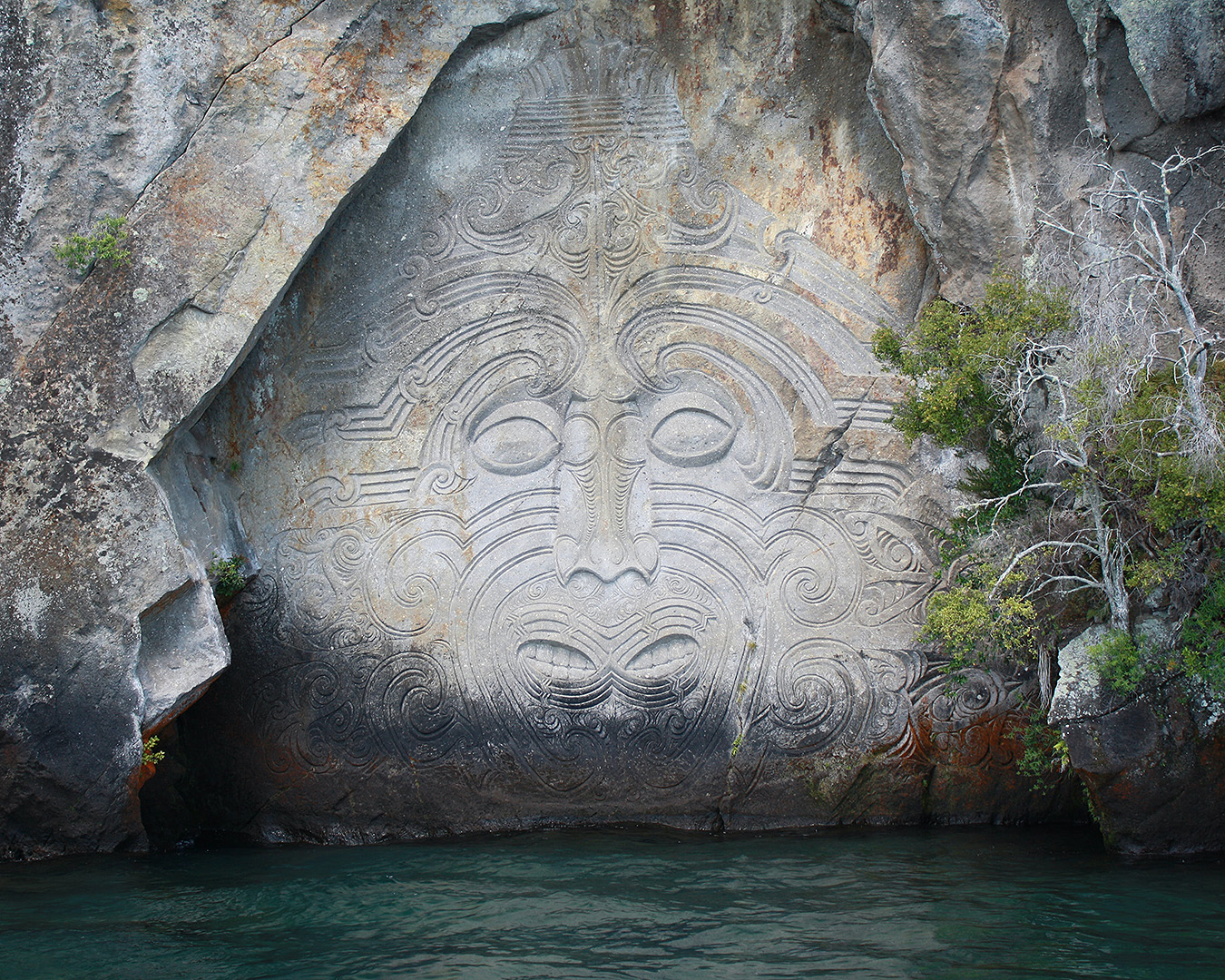 The famous rock carving at Lake Taupo.