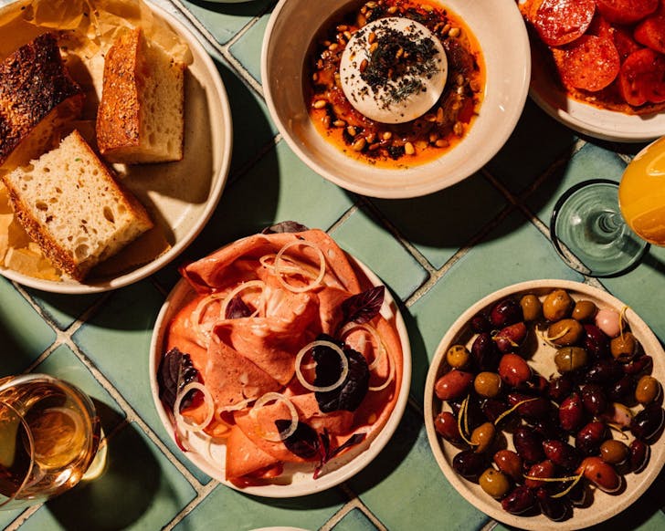 rocker one of the best cafes in bondi that does a bottomless brunch