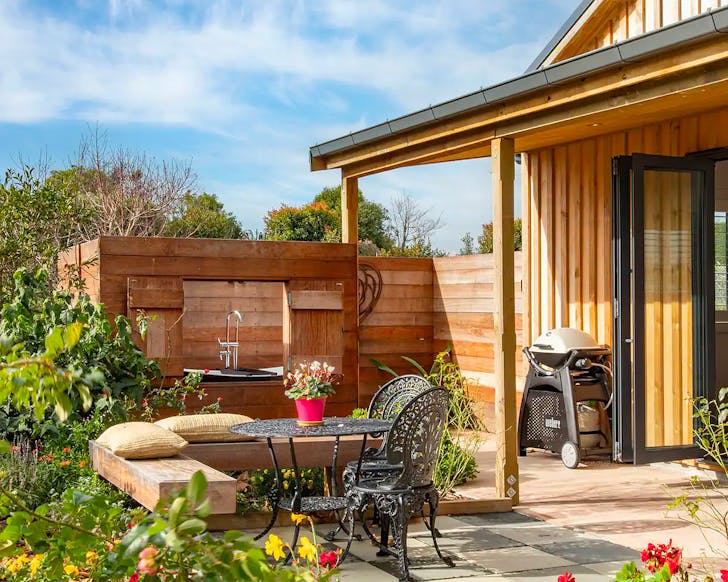Rose Cottage in Karaka is an architecturally designed cottage offering a unique farm stay experience. This countryside, private and romantic retreat offers you a place to relax, recharge, rest and unwind while only being 44 kms from Auckland CBD.