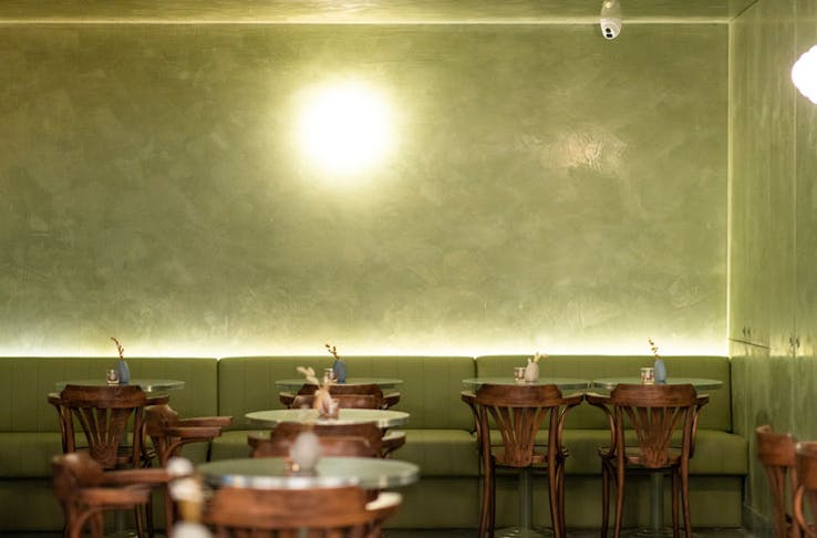 Tables and booths at Sammy Junior. 