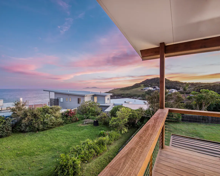 scotts lighthouse airbnb best beach houses nsw near sydney scotts head south west rocks coffs harbour