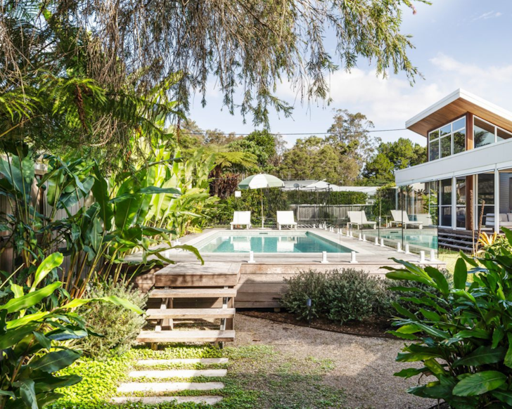 Seasalt airbnb garden and pool