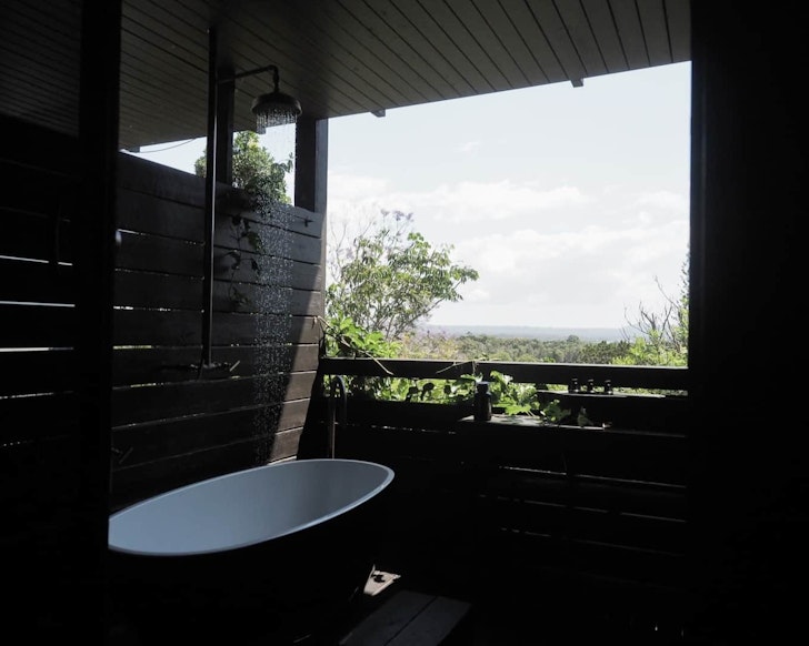 A view of the outdoor bath at ​​Shack Palace Noosa Home near Brisbane Queensland