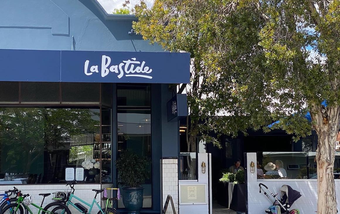 A bar, restaurant and cafe in Shenton Park
