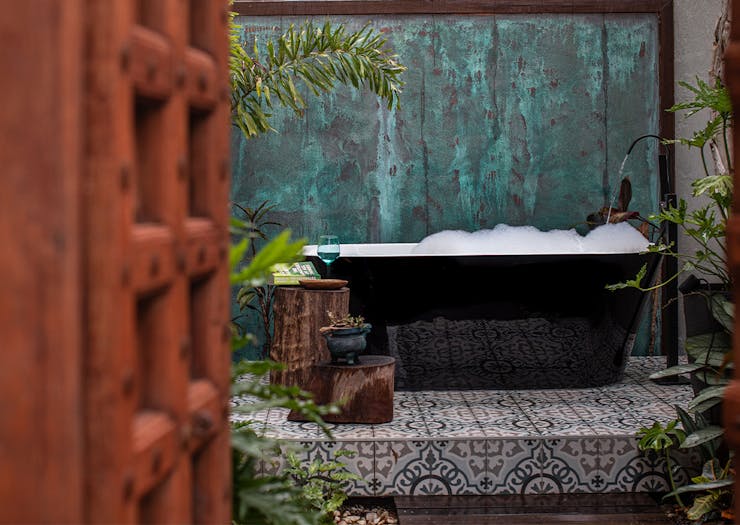 an outdoor bath in a courtyard