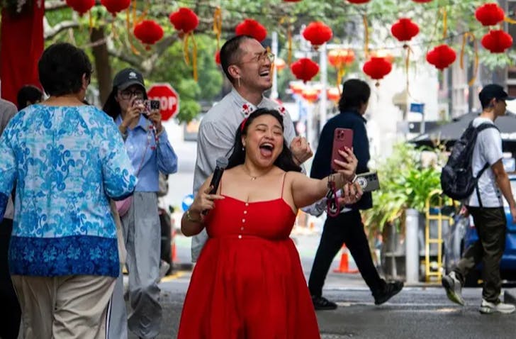 Amanda Grace Leo & Sung Hwan Bobby Park belt out some public karaoke.