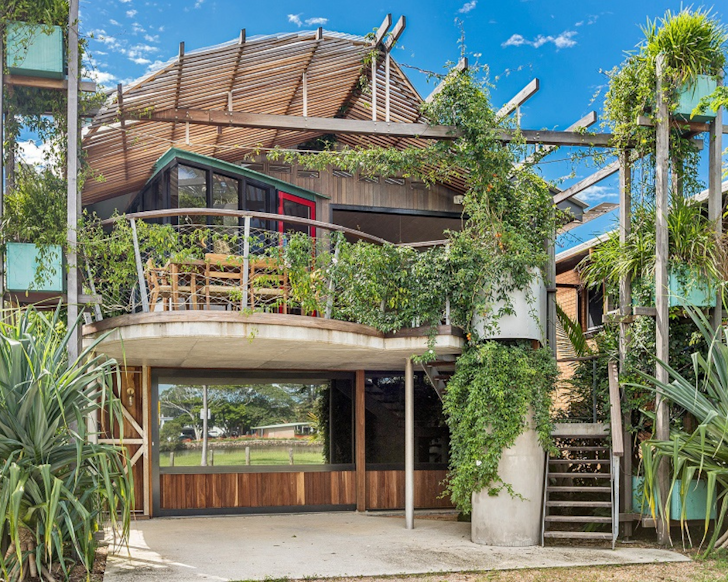 The leafy exterior of South beach house in brunswick heads