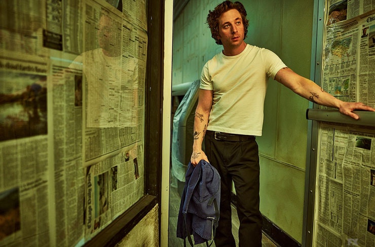 Actor Jeremy Allen White wears a white t-shirt and jeans in the hit TV series The Bear