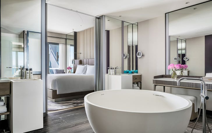 a large bath in a hotel suite