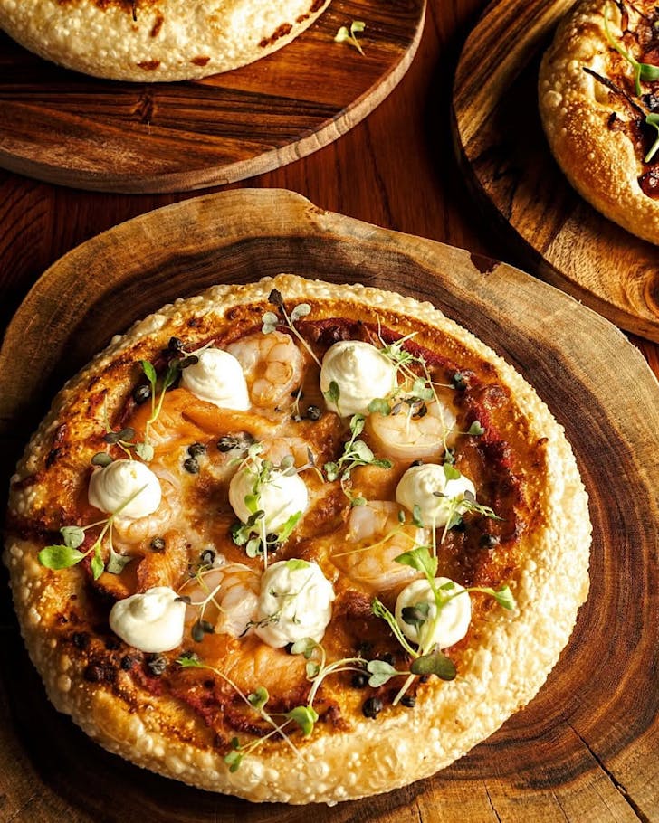 A glorious deep dish pizza. 