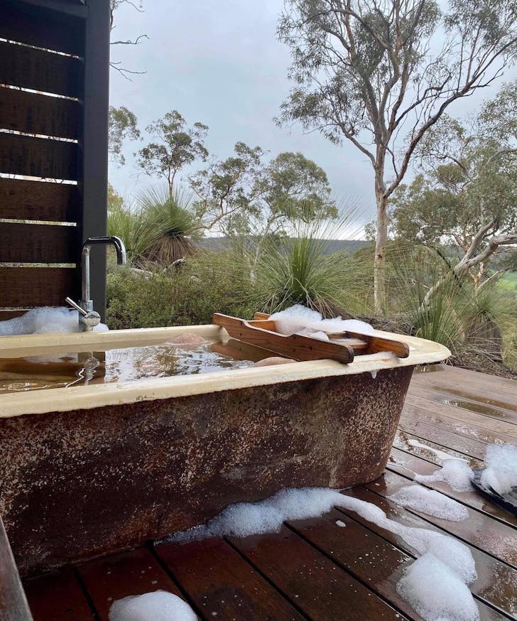 An outdoor tub in Chittering Valley