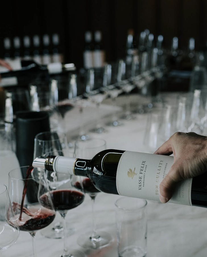 Vasse Felix wine pour