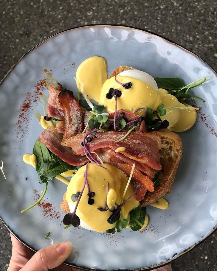 The mouthwatering bene with bacon at Victus Cafe, one of the best cafes in Nelson.