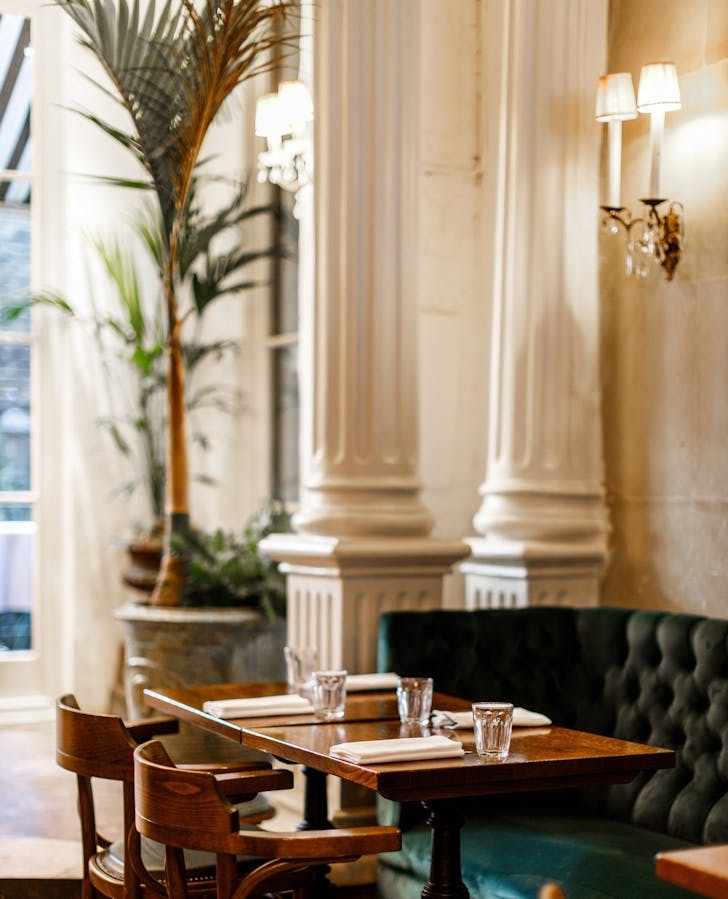 Beach Blanket Babylon London bar