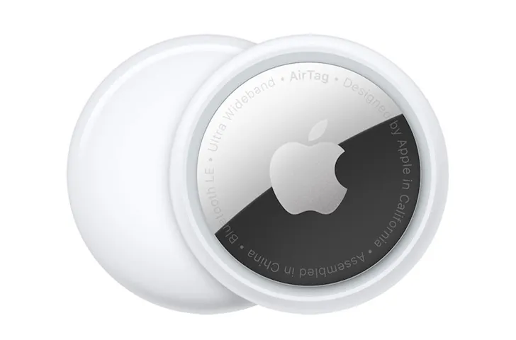 The Apple AirTag, one of the best travel gifts