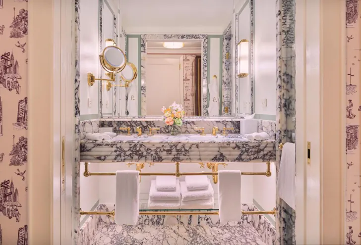 Hotel Barrière Fouquet's New York luxurious bathroom suite