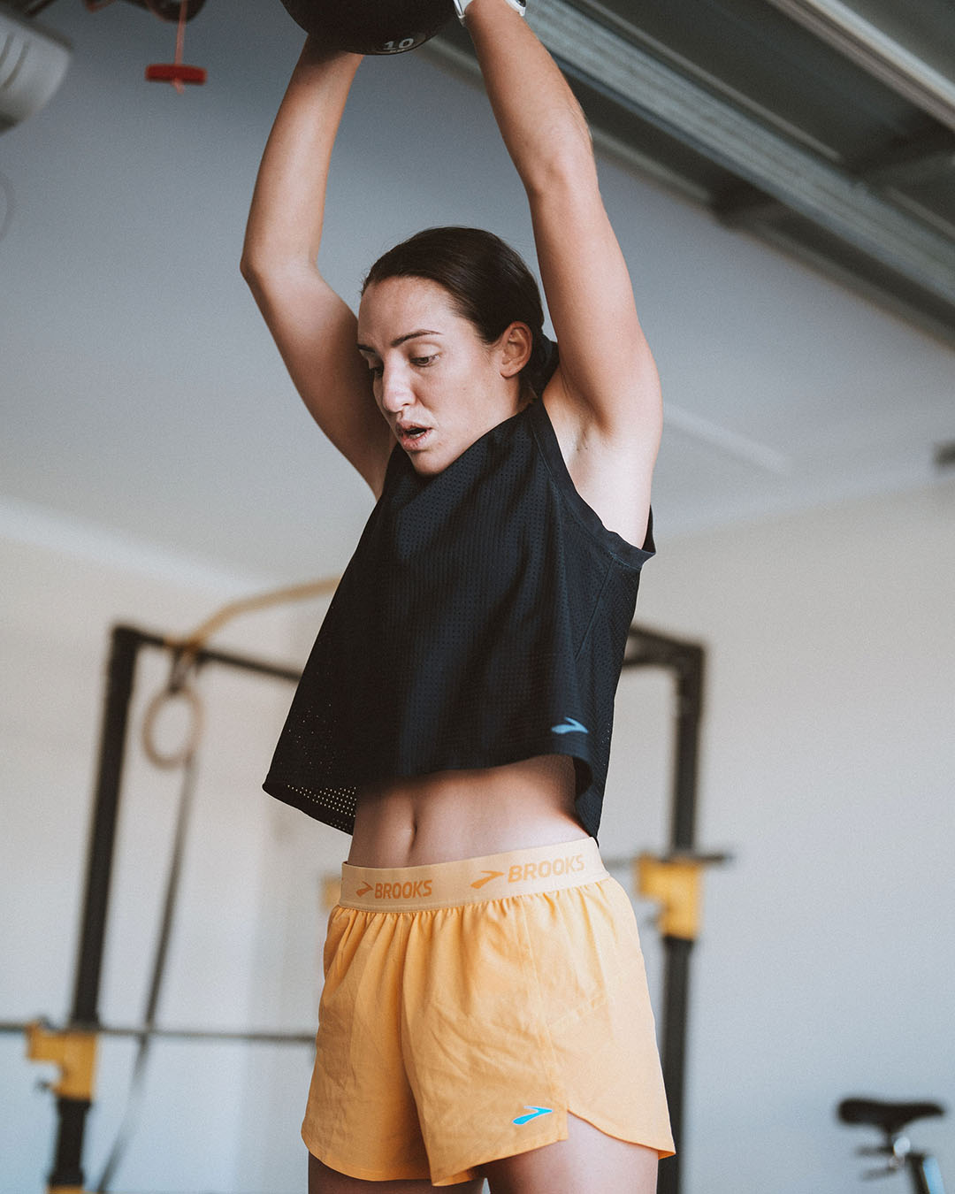 Jacqui Bell in the gym wearing Brooks apparel 