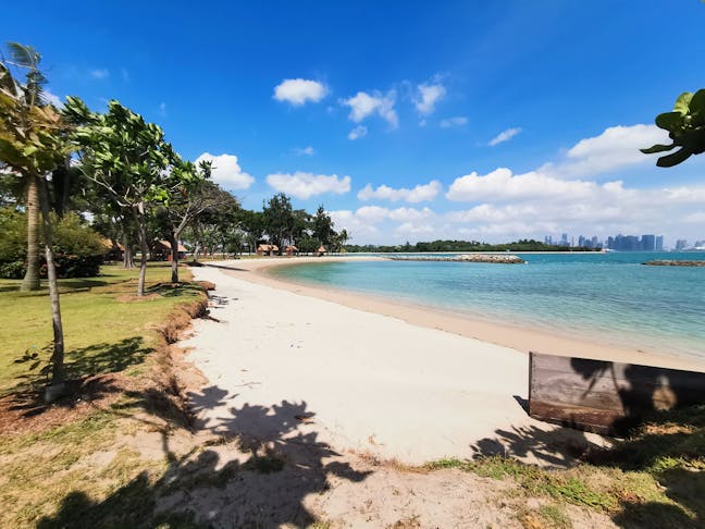 Sunny Kusu Beach. 