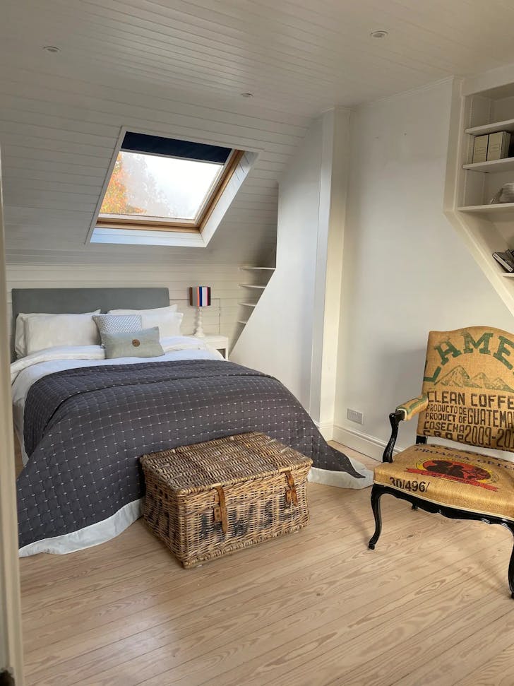 Funky Ensuite Room In Wimbeldon Park, a cheap Airbnb In London.