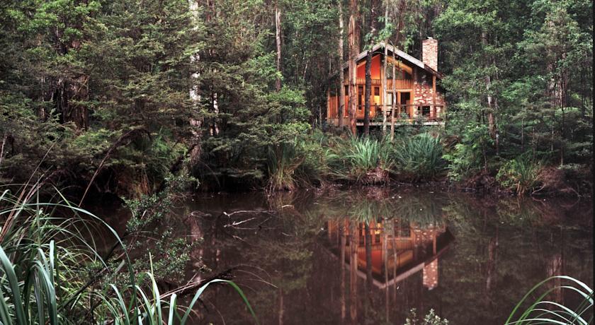 Woodlands Rainforest Retreat Victoria lake view