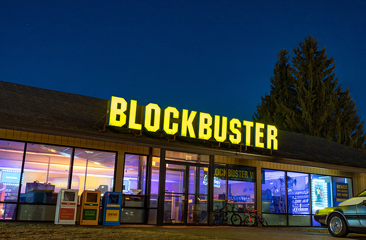 facade of world's last blockbuster store in oregon