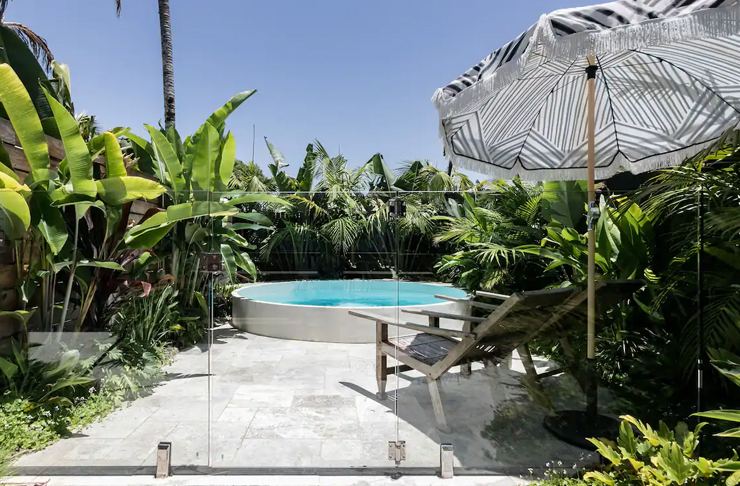 plunge pool spa in tropical backyard