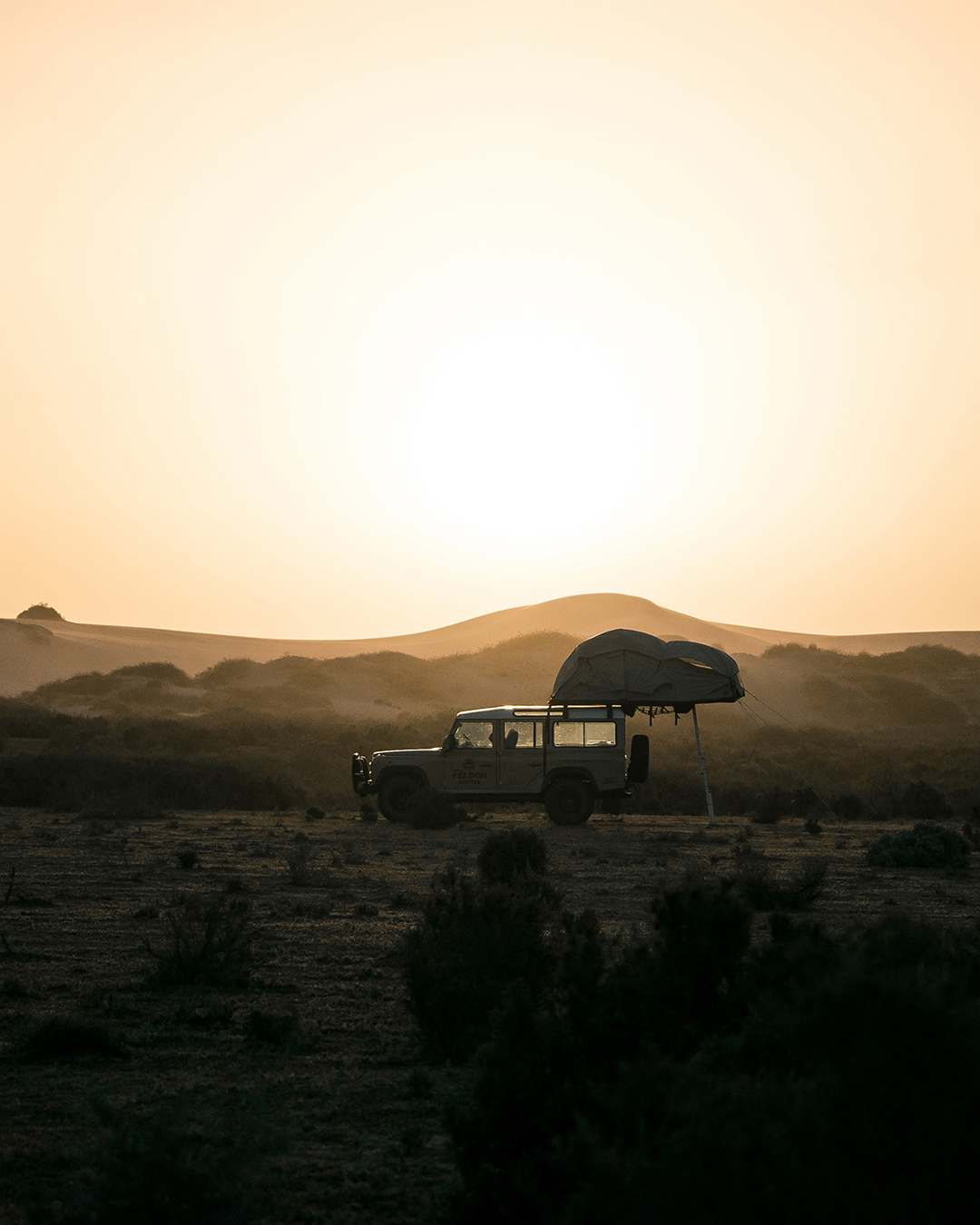 voiture au milieu du désert