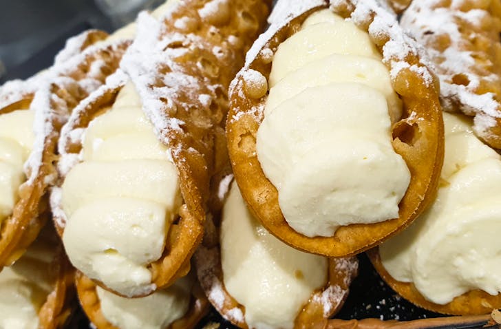 creamy custard cannoli