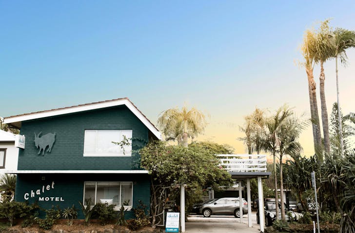 retro style motel in the heart of palm trees