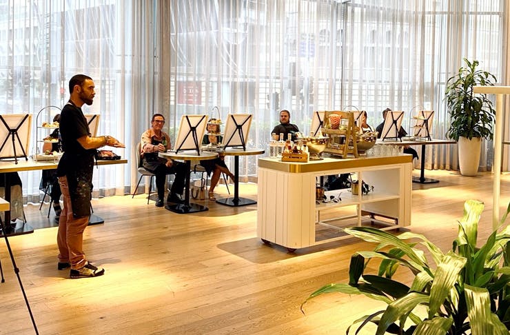 sip and paint class inside fancy studio