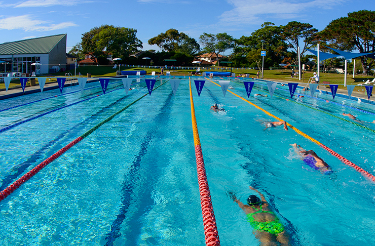 outdoor pool at des renford aquatic