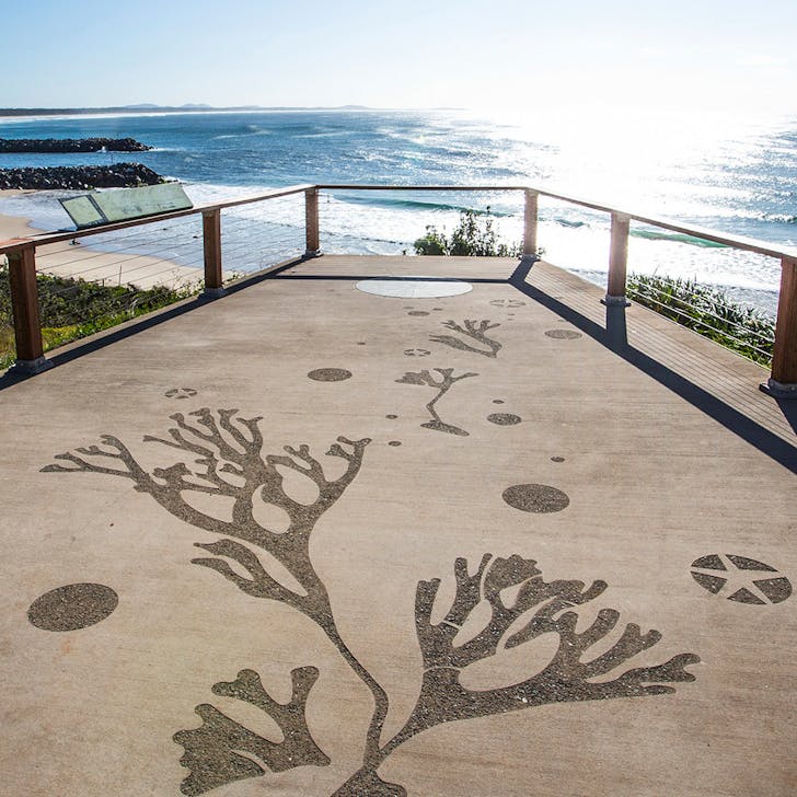 lookout from gaol point lookout at port maxquarie over beach