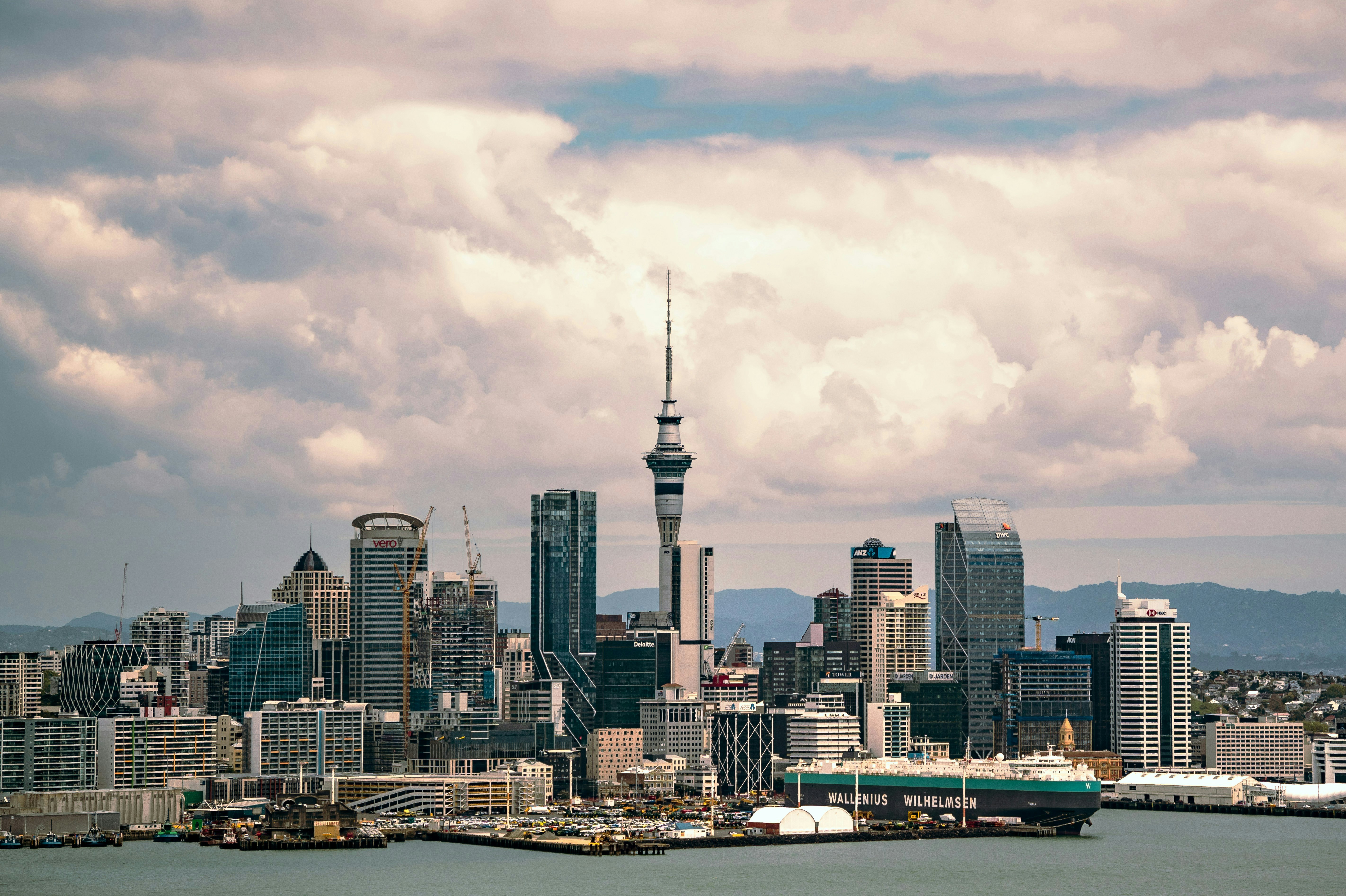 skyline of auckland on an overcast day