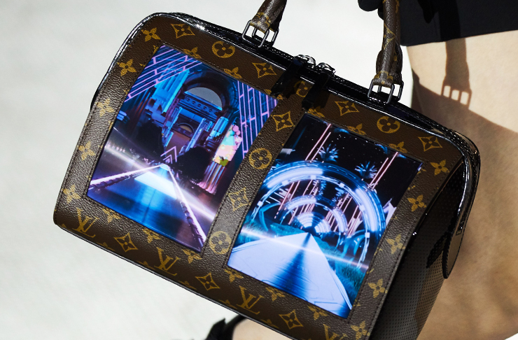 Trên tay đồng hồ Louis Vuitton Tambour mới Mặt số 3D gắn LED cực độc