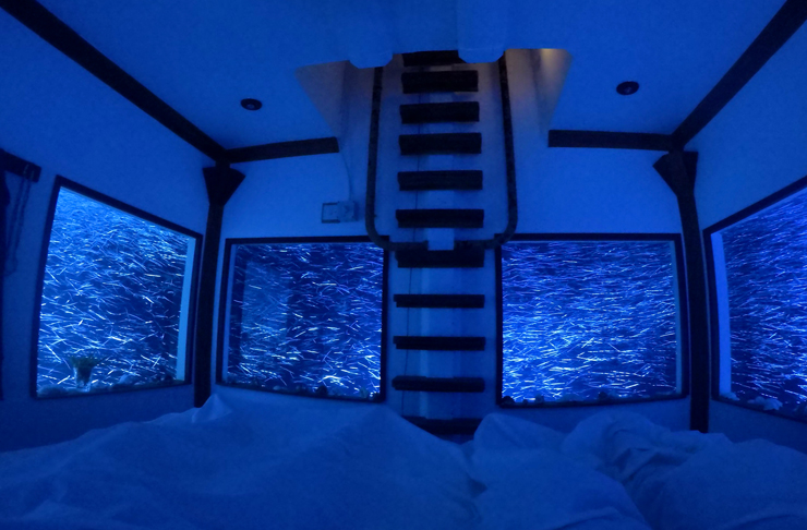underwater suite at manta resort