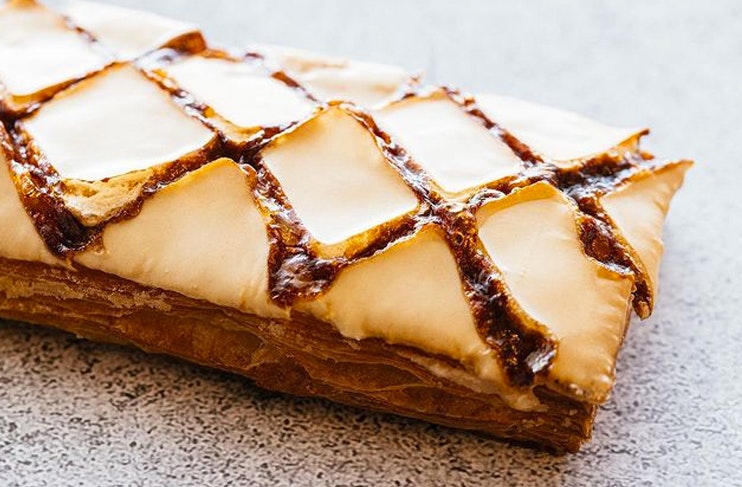 meringue cookie croissant