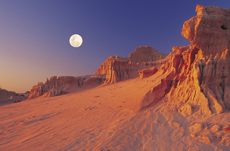 mungo national park with full moon