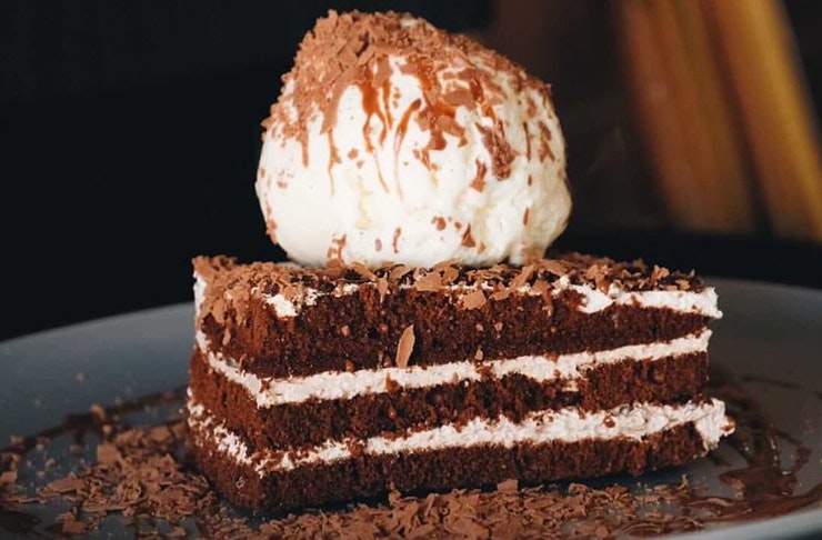 plate of decadent nutella lasagne