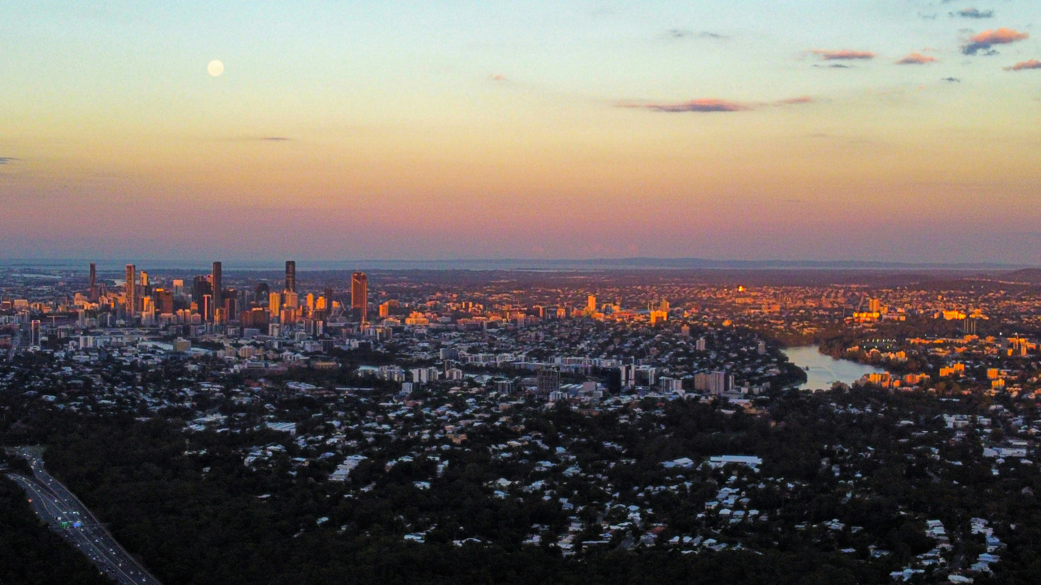 brisbane city skyline at sunset