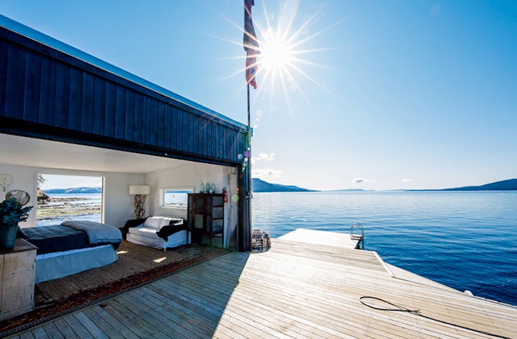 boathouse on lake in tasmania 