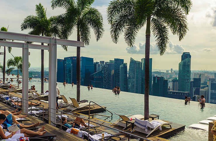 15 Incredible Hotel Pools In Singapore To Dive Into In 2022 URBAN   Singapore Infinity Pool 