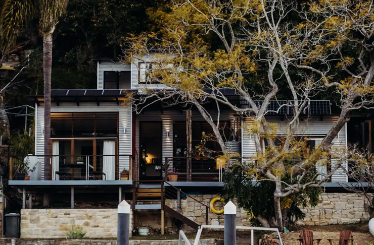 rustic river house on the hawkesbury river surrounded with trees