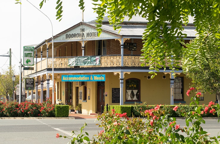 country pub 